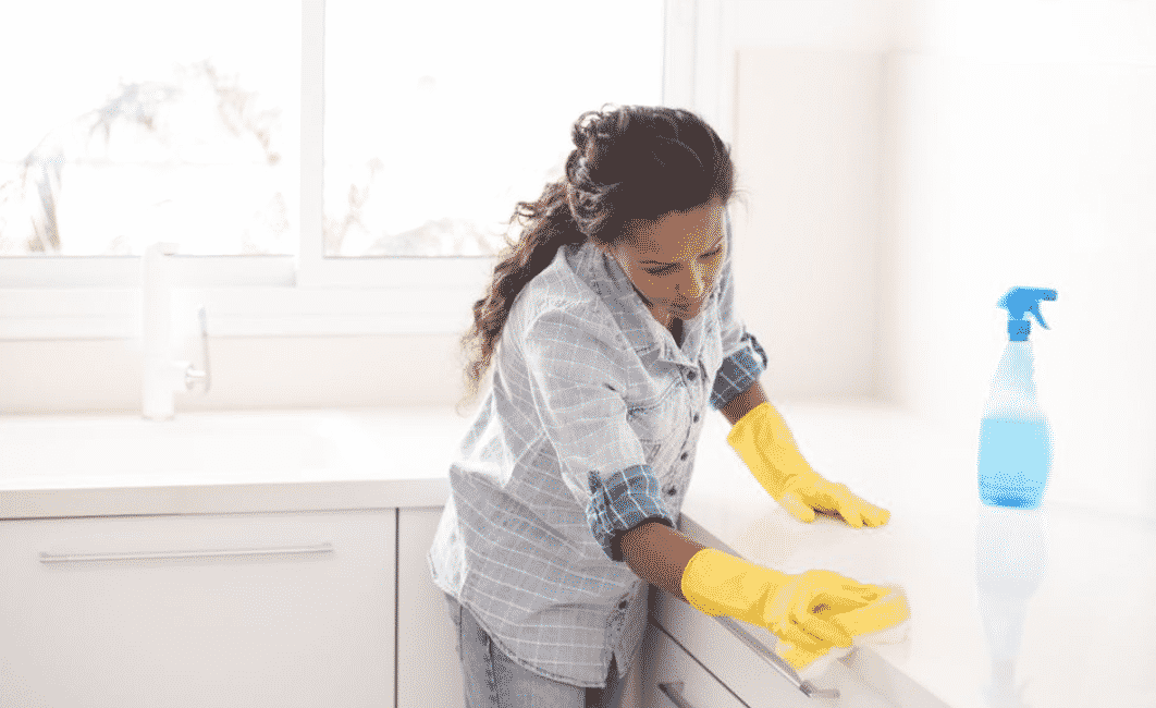 You are currently viewing 8 Easy Chores You Can Complete in Under a Minute