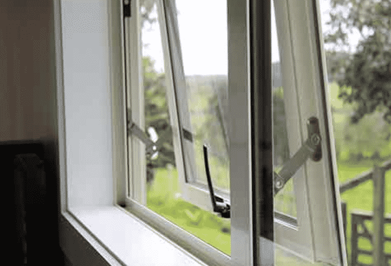 You are currently viewing TOP TIPS TO CLEAN WINDOWS IN SPRING